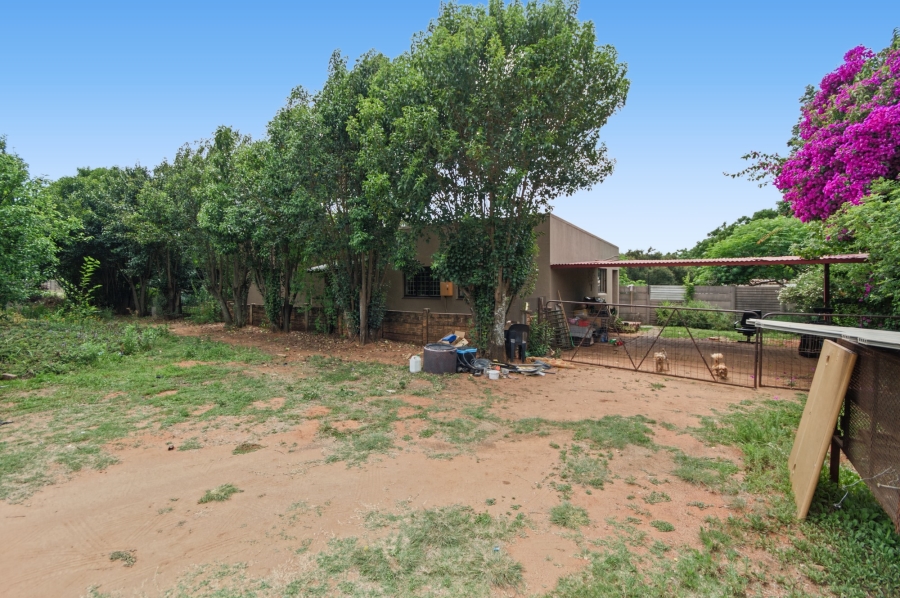 7 Bedroom Property for Sale in Blue Hills Gauteng