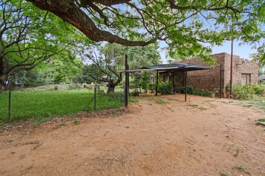 7 Bedroom Property for Sale in Blue Hills Gauteng