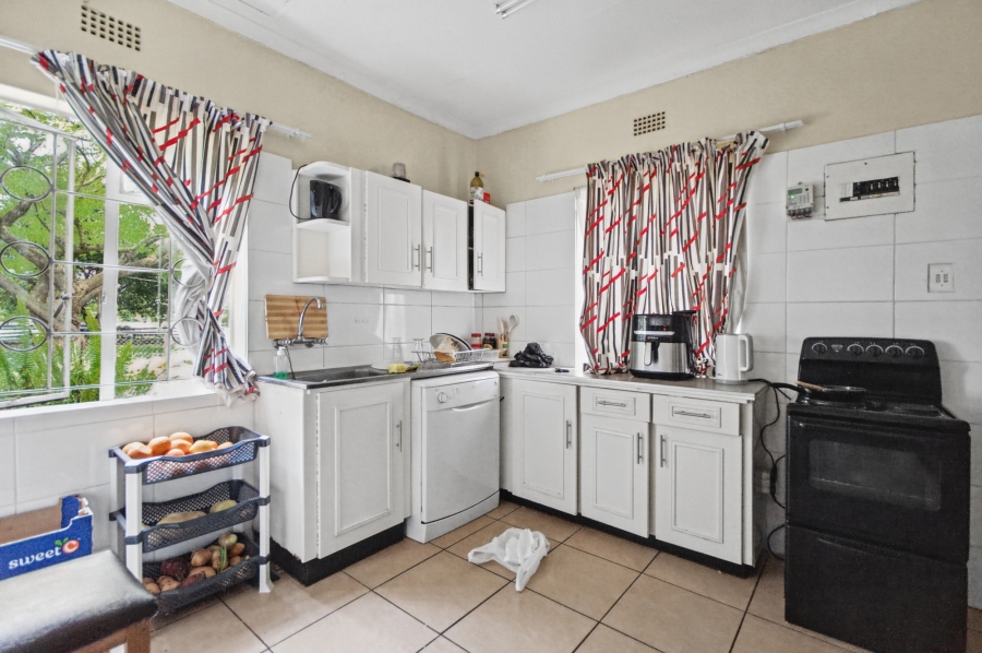 7 Bedroom Property for Sale in Blue Hills Gauteng
