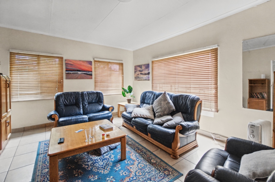 7 Bedroom Property for Sale in Blue Hills Gauteng