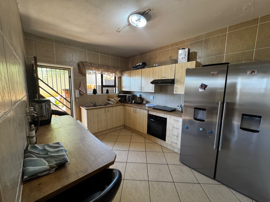 5 Bedroom Property for Sale in Elandsfontein Gauteng