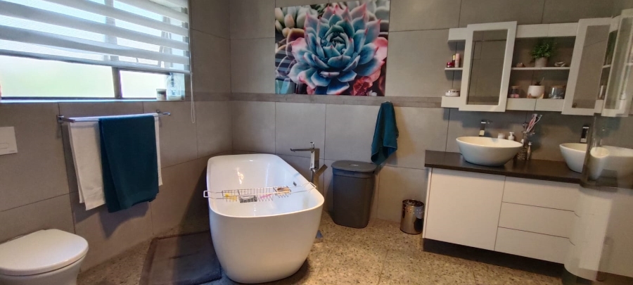 5 Bedroom Property for Sale in Elandsfontein Gauteng