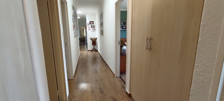 5 Bedroom Property for Sale in Elandsfontein Gauteng