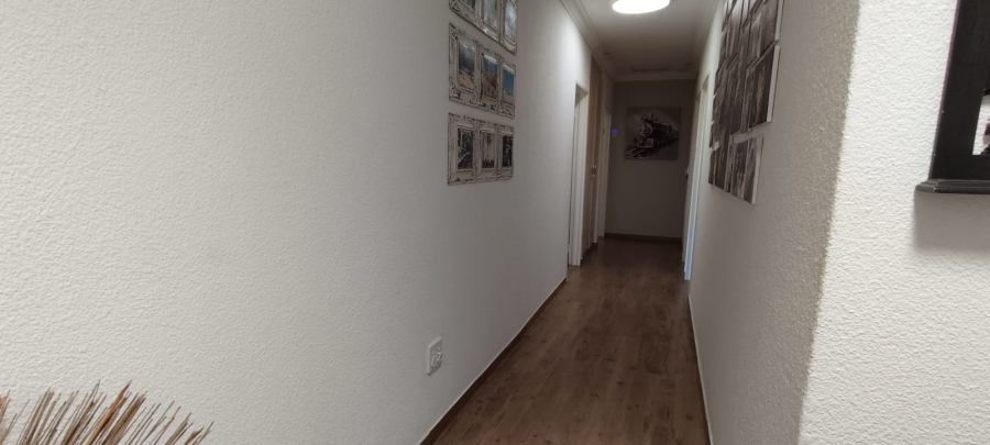 5 Bedroom Property for Sale in Elandsfontein Gauteng