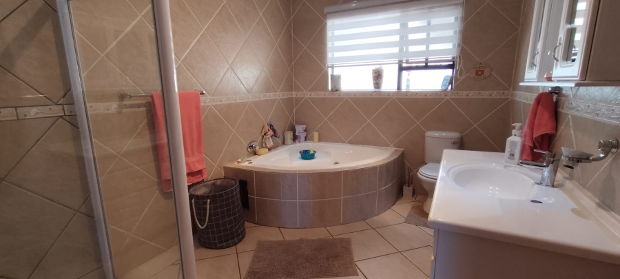 5 Bedroom Property for Sale in Elandsfontein Gauteng