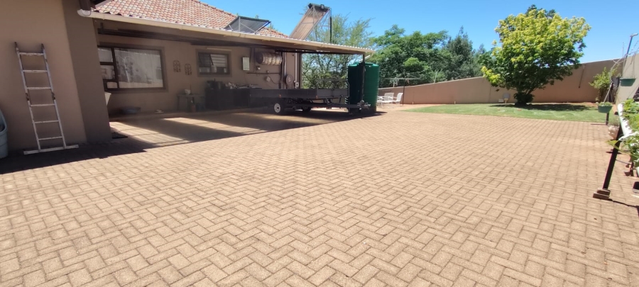 5 Bedroom Property for Sale in Elandsfontein Gauteng