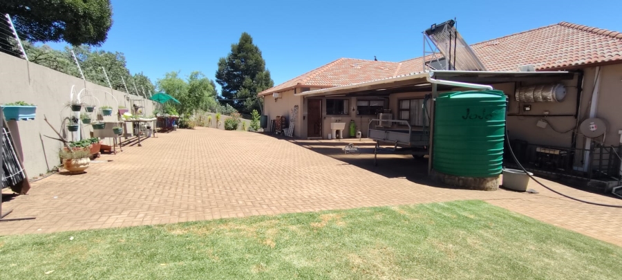 5 Bedroom Property for Sale in Elandsfontein Gauteng