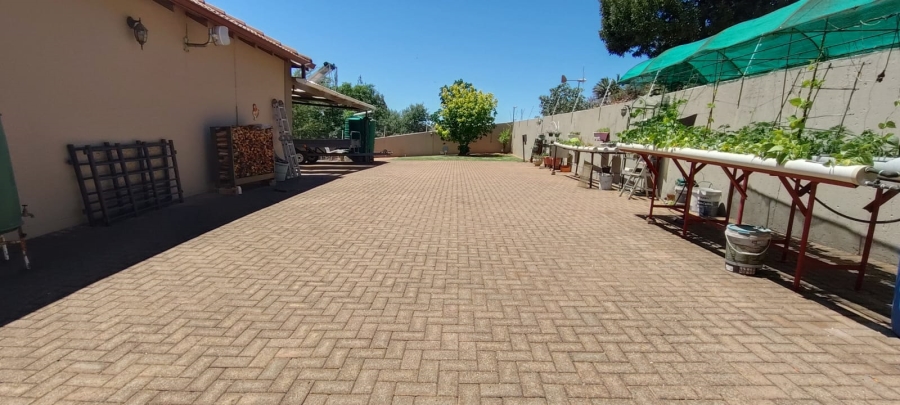 5 Bedroom Property for Sale in Elandsfontein Gauteng