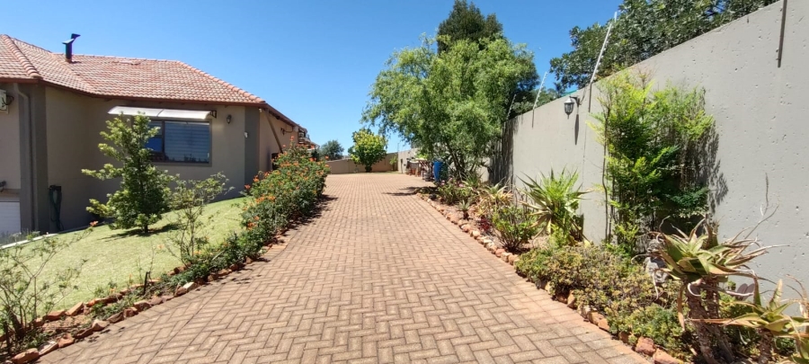 5 Bedroom Property for Sale in Elandsfontein Gauteng