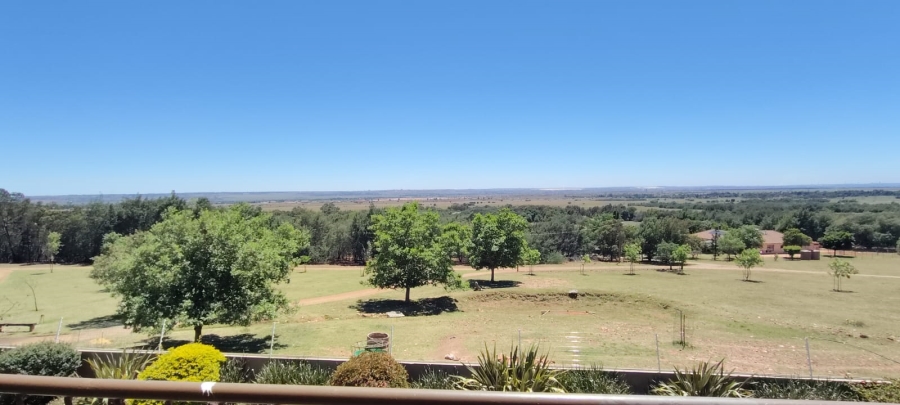 5 Bedroom Property for Sale in Elandsfontein Gauteng