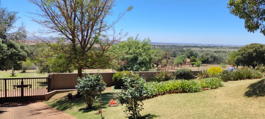 5 Bedroom Property for Sale in Elandsfontein Gauteng