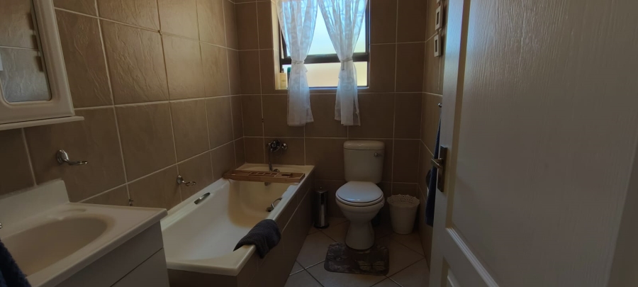 5 Bedroom Property for Sale in Elandsfontein Gauteng