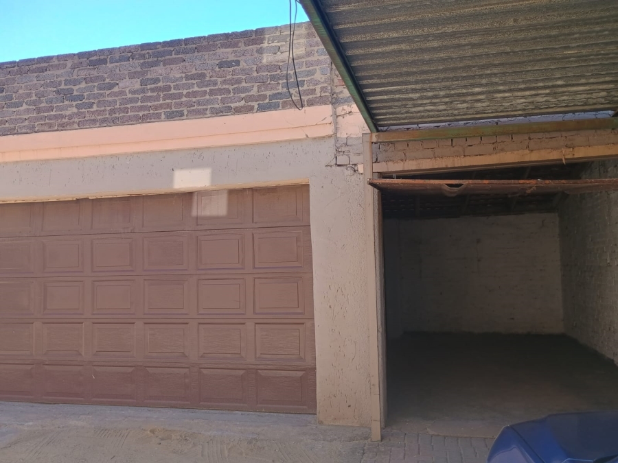 4 Bedroom Property for Sale in Vanderbijlpark CW 3 Gauteng