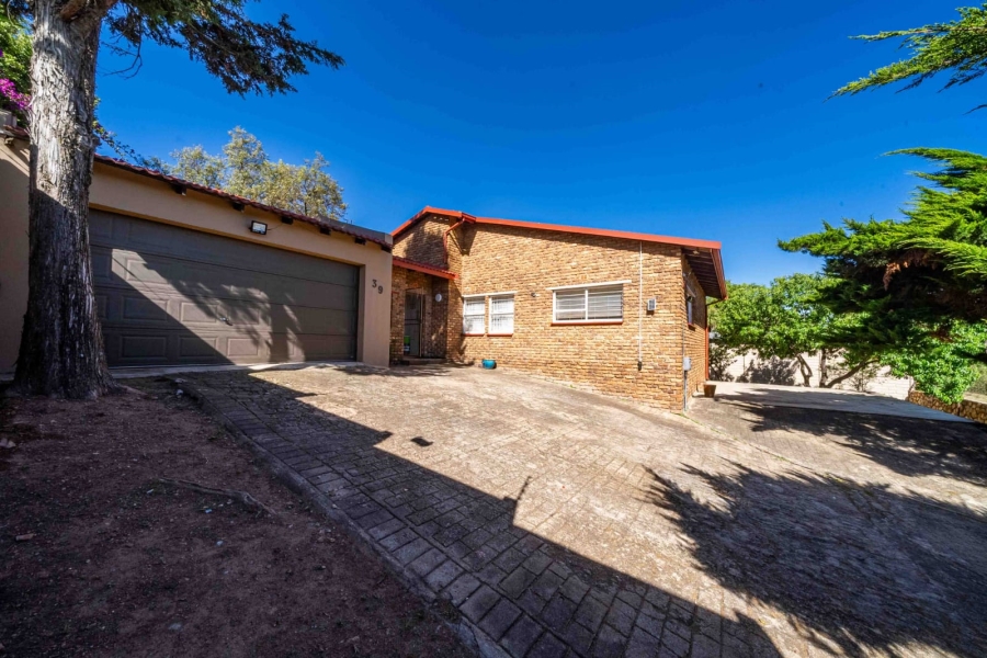 3 Bedroom Property for Sale in Roodekrans Gauteng