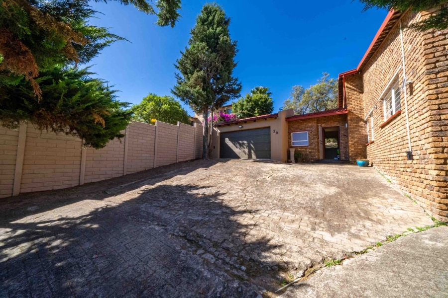3 Bedroom Property for Sale in Roodekrans Gauteng