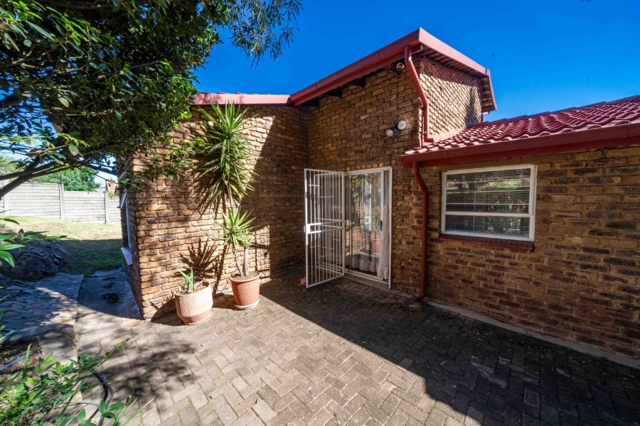 3 Bedroom Property for Sale in Roodekrans Gauteng