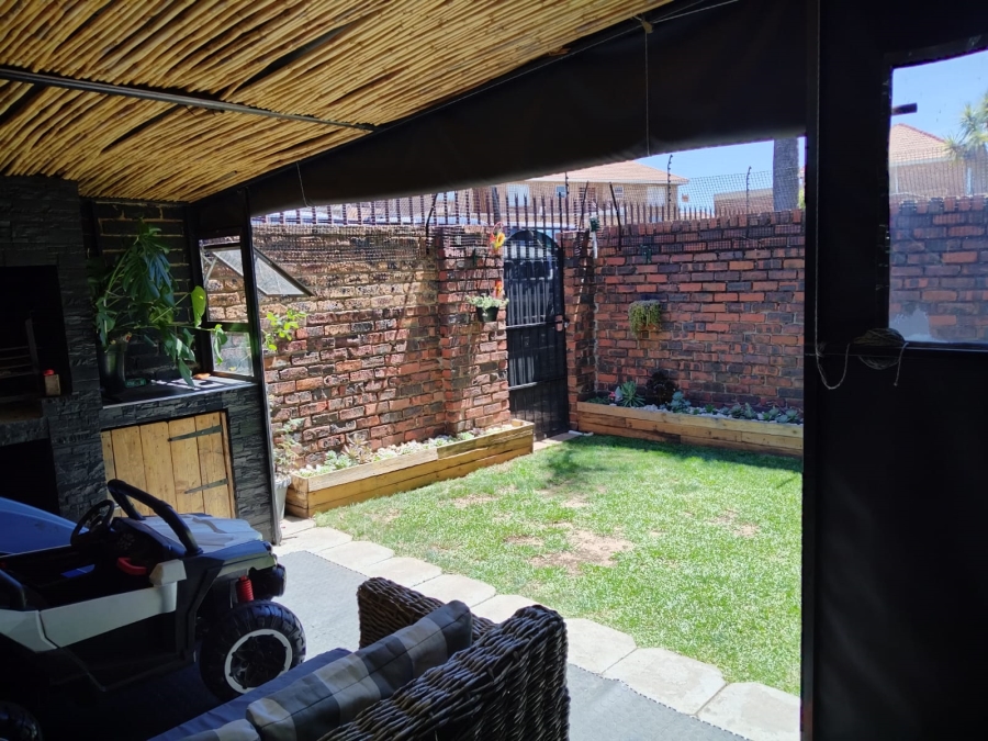 2 Bedroom Property for Sale in Birchleigh Gauteng