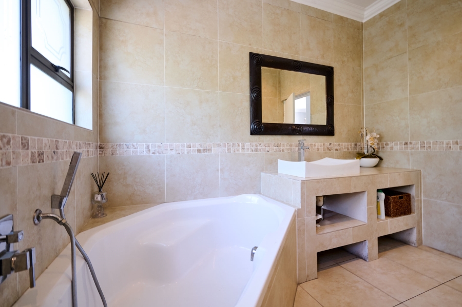 4 Bedroom Property for Sale in Carlswald North Estate Gauteng