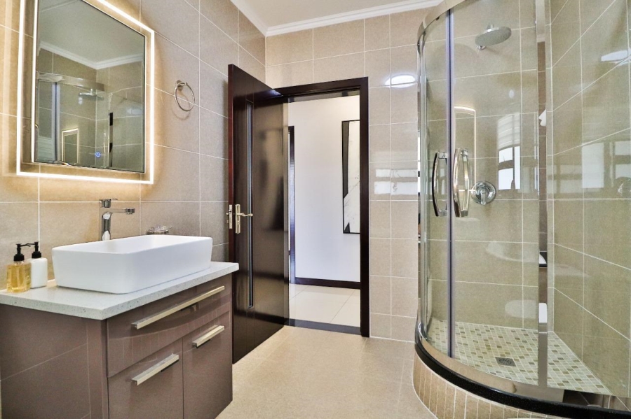 2 Bedroom Property for Sale in Blue Hills Gauteng
