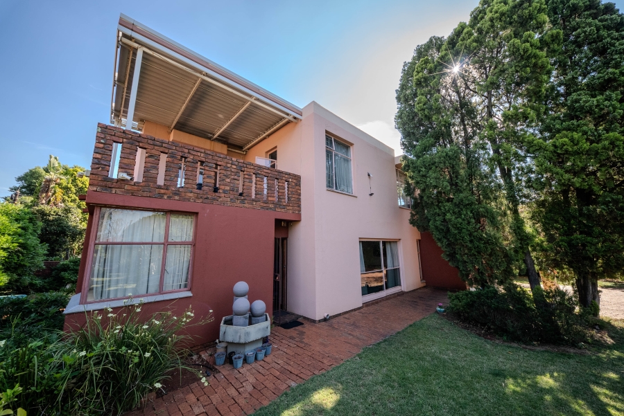4 Bedroom Property for Sale in Faerie Glen Gauteng