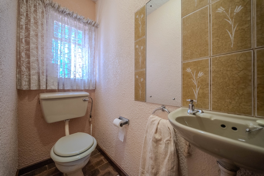 4 Bedroom Property for Sale in Faerie Glen Gauteng