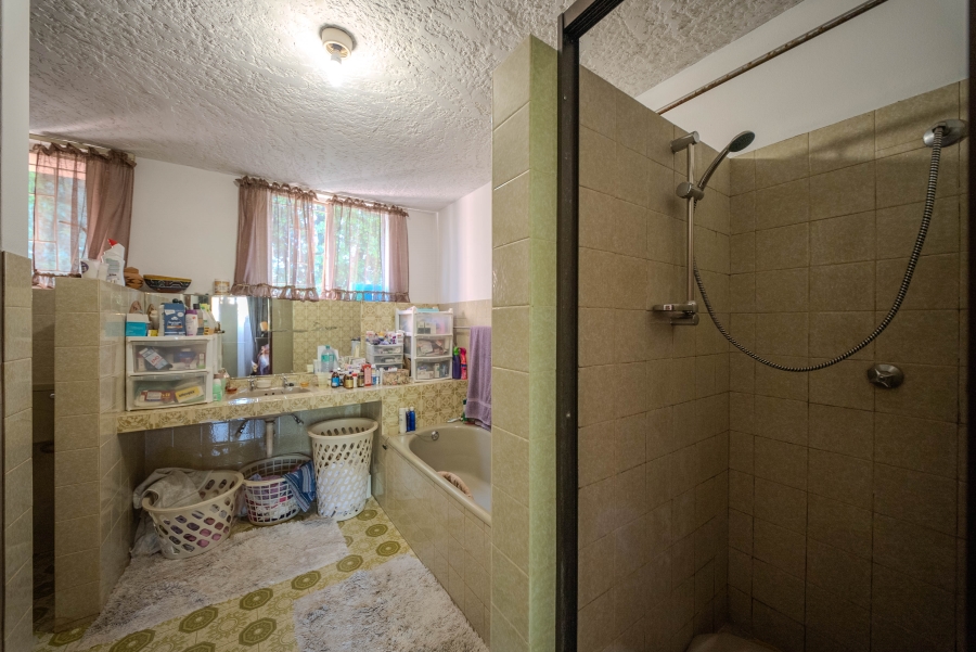 4 Bedroom Property for Sale in Faerie Glen Gauteng
