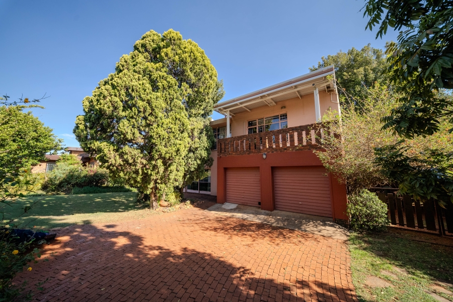 4 Bedroom Property for Sale in Faerie Glen Gauteng