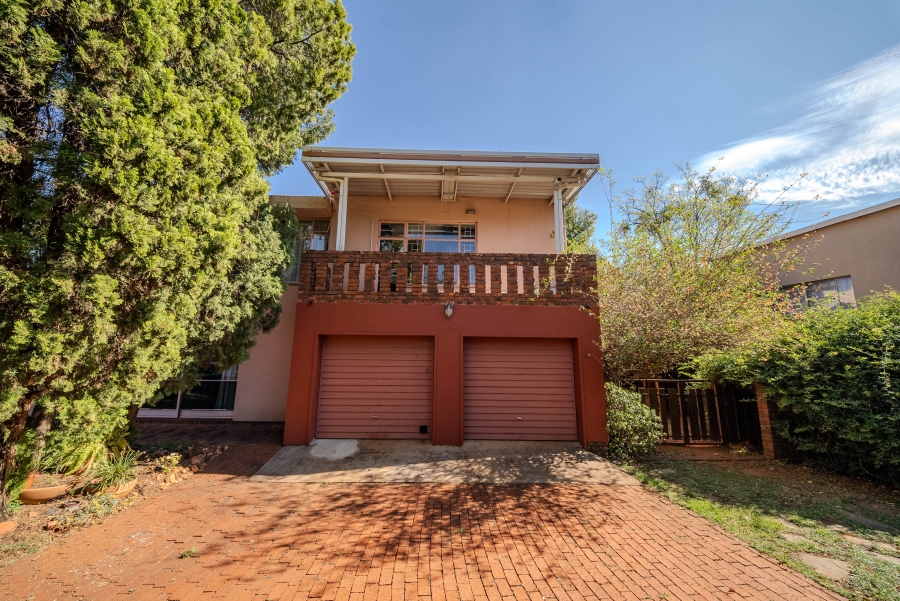 4 Bedroom Property for Sale in Faerie Glen Gauteng