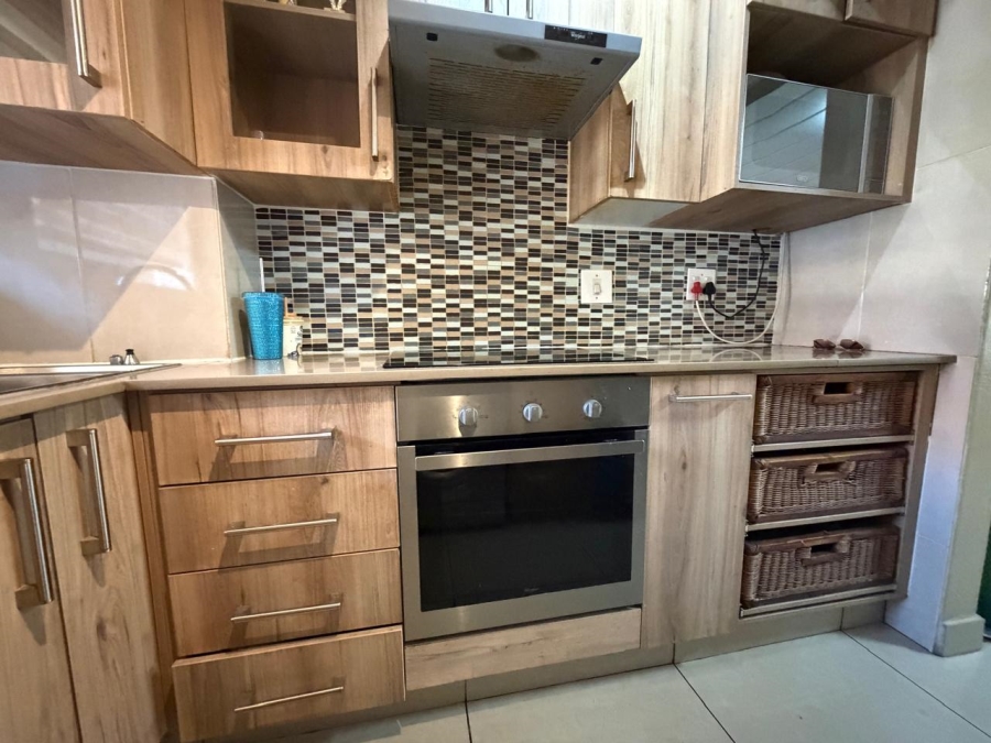 To Let 2 Bedroom Property for Rent in Vorna Valley Gauteng