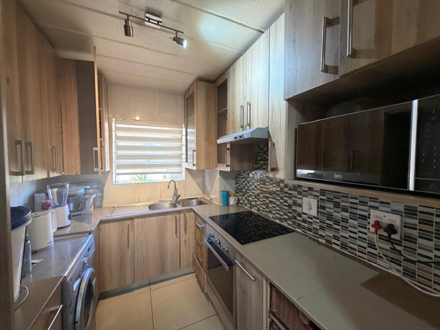 To Let 2 Bedroom Property for Rent in Vorna Valley Gauteng