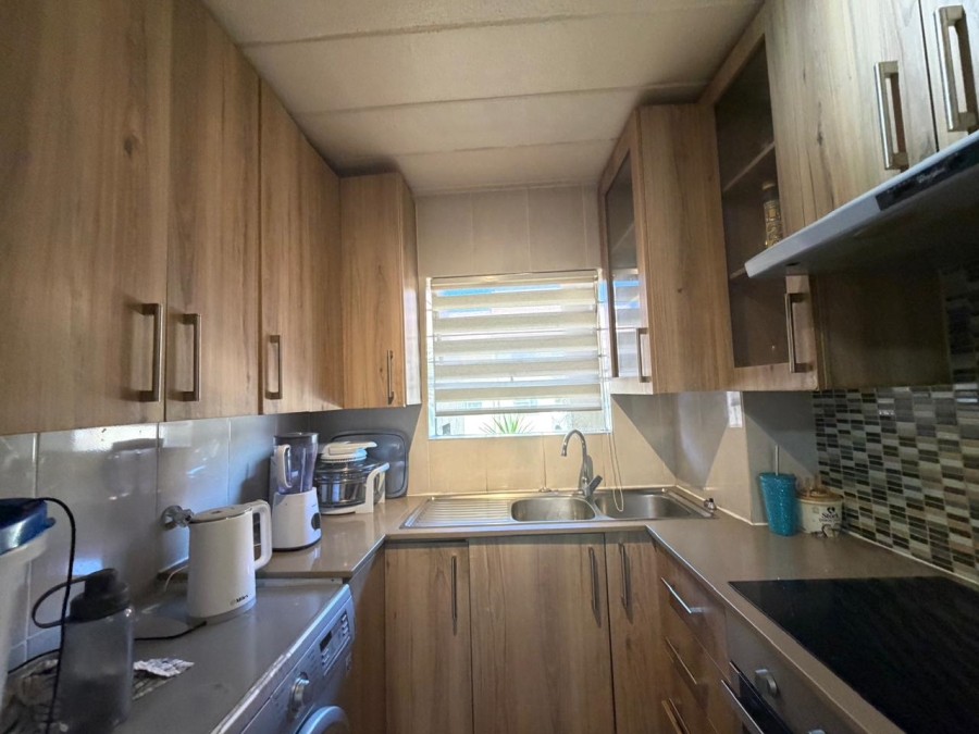 To Let 2 Bedroom Property for Rent in Vorna Valley Gauteng