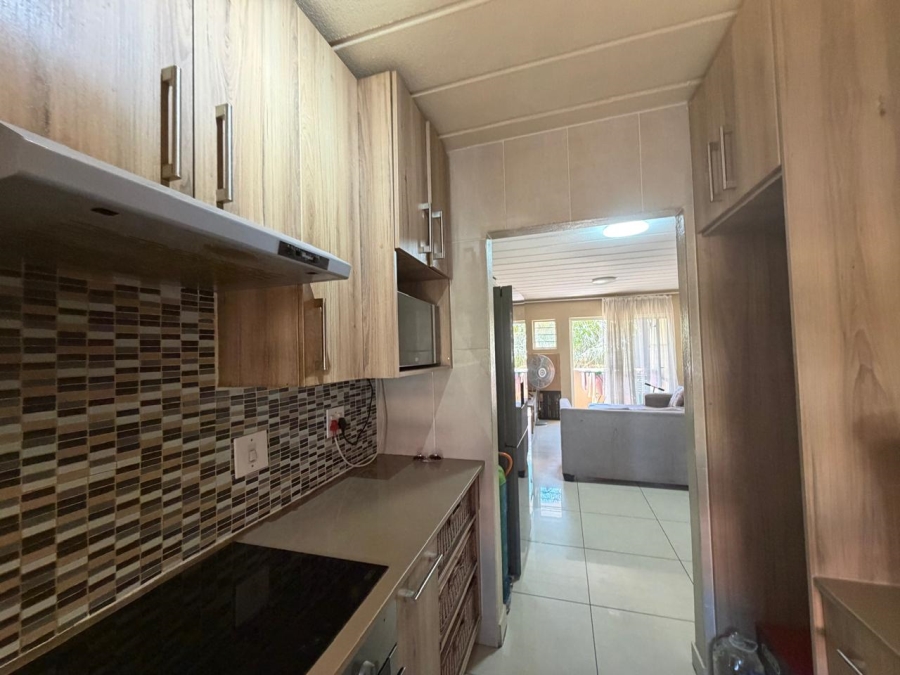 To Let 2 Bedroom Property for Rent in Vorna Valley Gauteng
