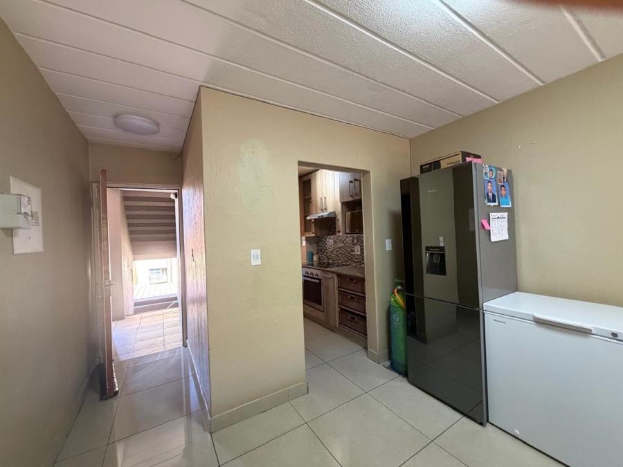 To Let 2 Bedroom Property for Rent in Vorna Valley Gauteng