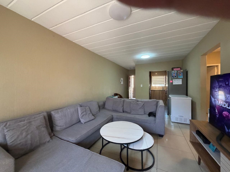 To Let 2 Bedroom Property for Rent in Vorna Valley Gauteng