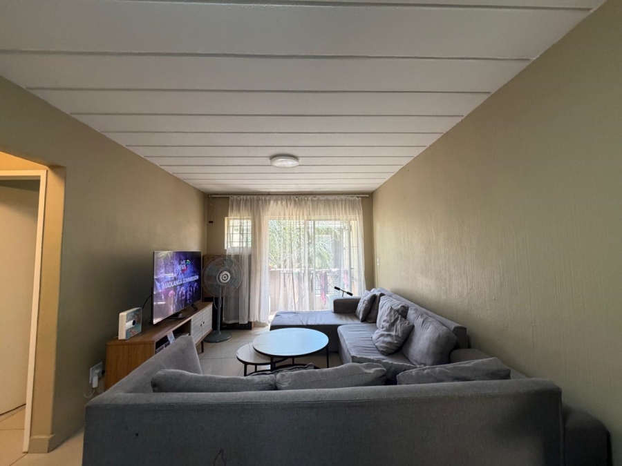 To Let 2 Bedroom Property for Rent in Vorna Valley Gauteng