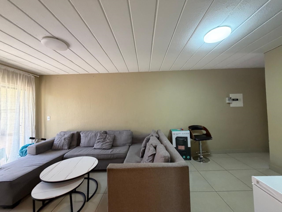 To Let 2 Bedroom Property for Rent in Vorna Valley Gauteng
