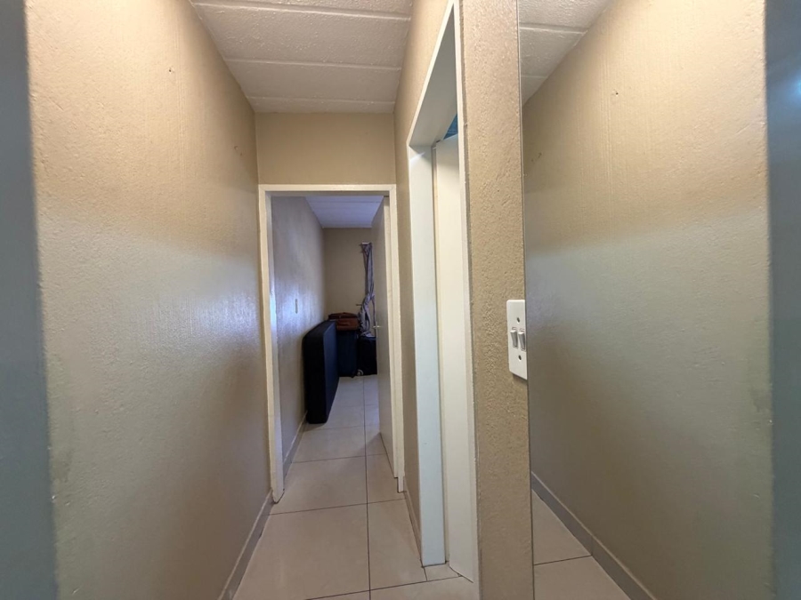To Let 2 Bedroom Property for Rent in Vorna Valley Gauteng