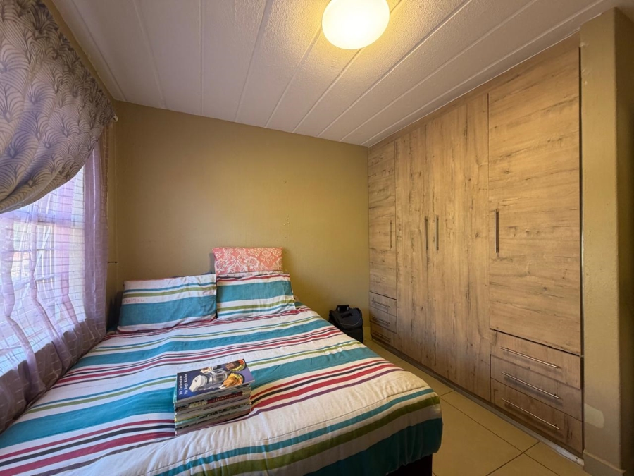 To Let 2 Bedroom Property for Rent in Vorna Valley Gauteng