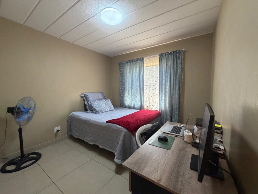 To Let 2 Bedroom Property for Rent in Vorna Valley Gauteng