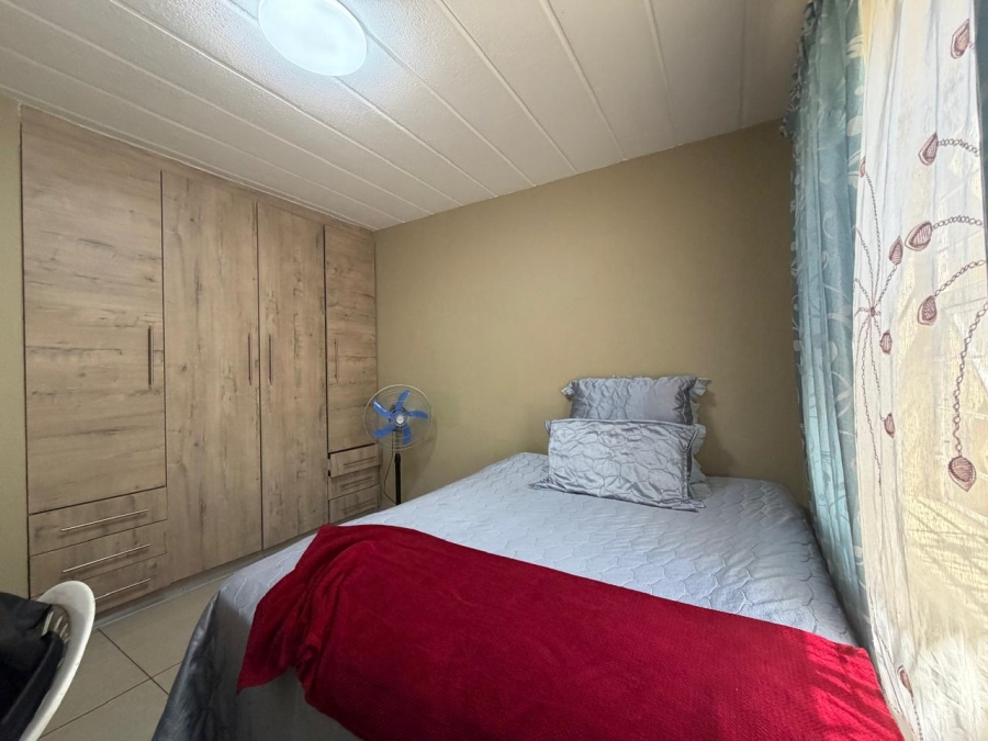 To Let 2 Bedroom Property for Rent in Vorna Valley Gauteng