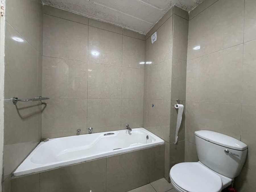 To Let 2 Bedroom Property for Rent in Vorna Valley Gauteng