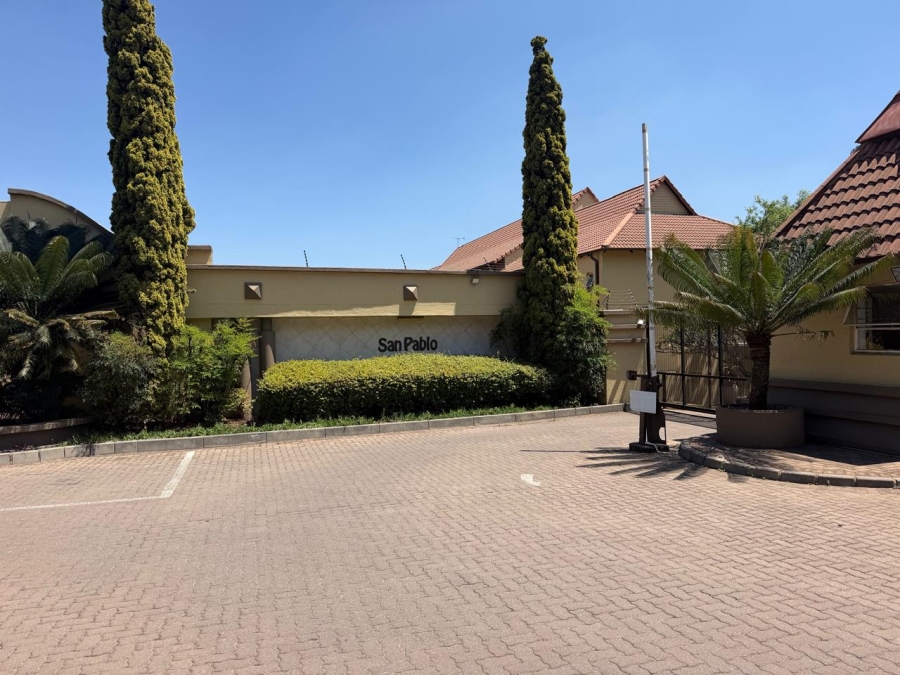 To Let 2 Bedroom Property for Rent in Vorna Valley Gauteng