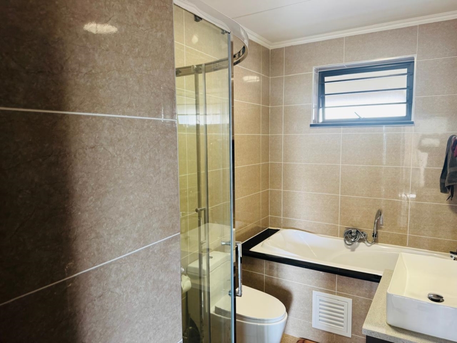 To Let 2 Bedroom Property for Rent in Blue Hills Gauteng
