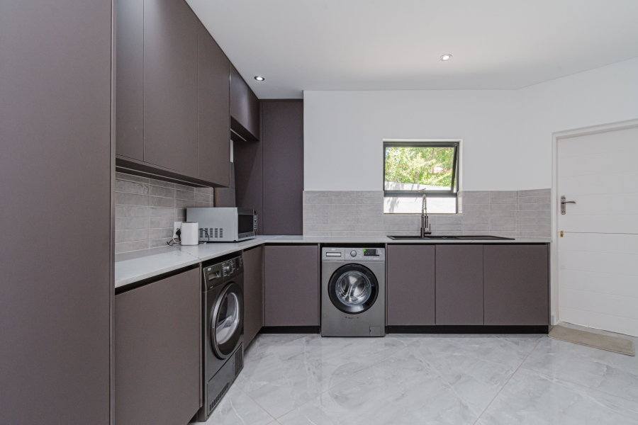To Let 4 Bedroom Property for Rent in Bryanston Gauteng