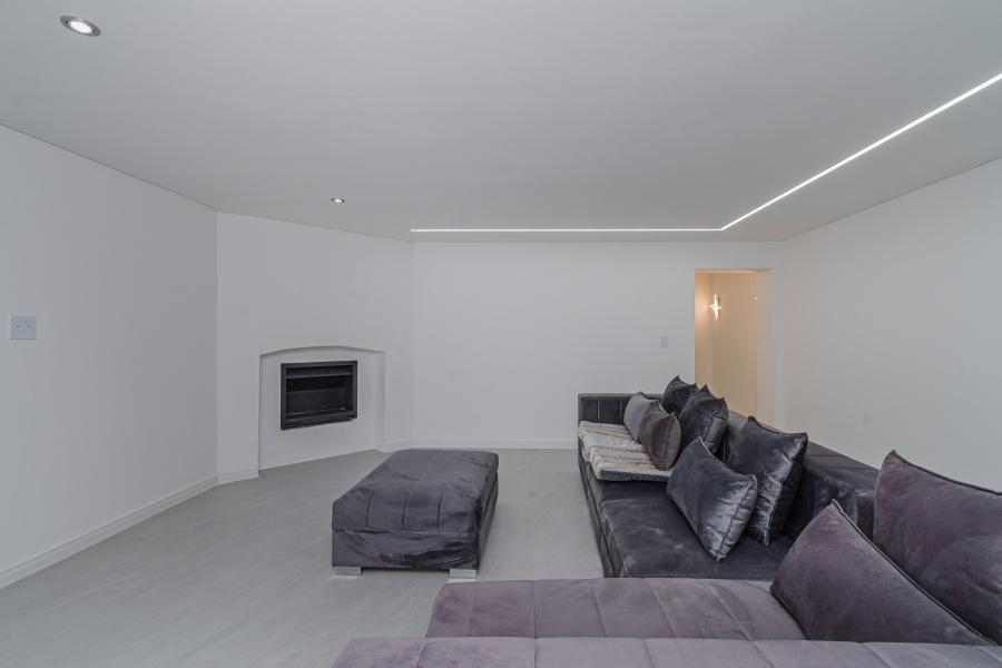 To Let 4 Bedroom Property for Rent in Bryanston Gauteng