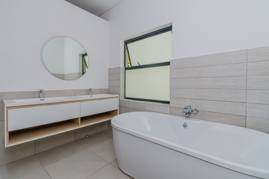 To Let 4 Bedroom Property for Rent in Bryanston Gauteng