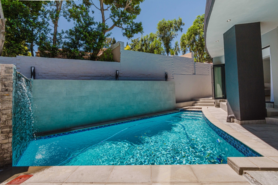 To Let 4 Bedroom Property for Rent in Bryanston Gauteng