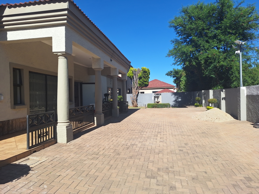 To Let Commercial Property for Rent in Eldoraigne Gauteng