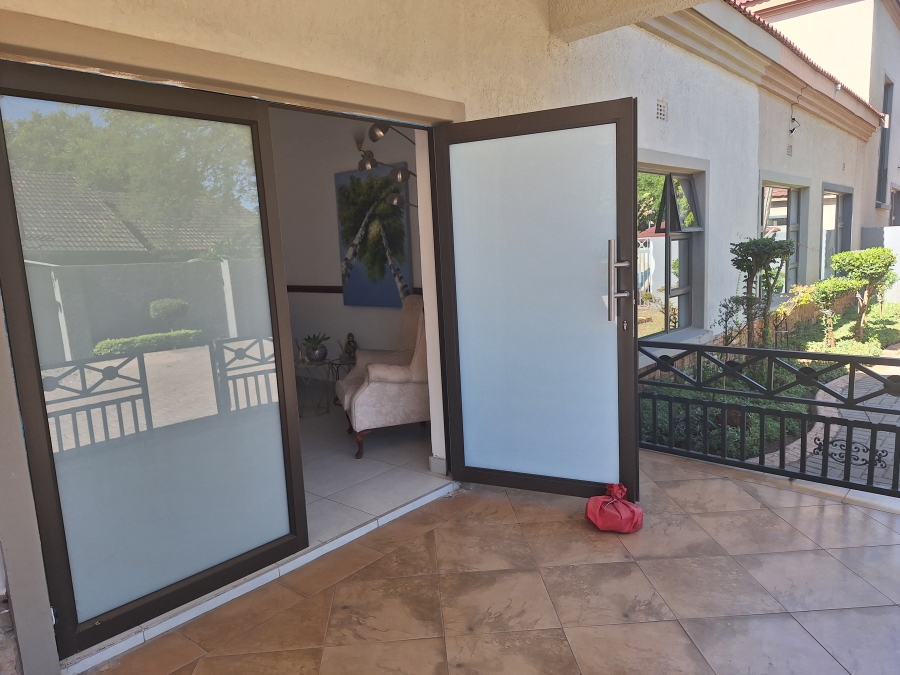To Let Commercial Property for Rent in Eldoraigne Gauteng
