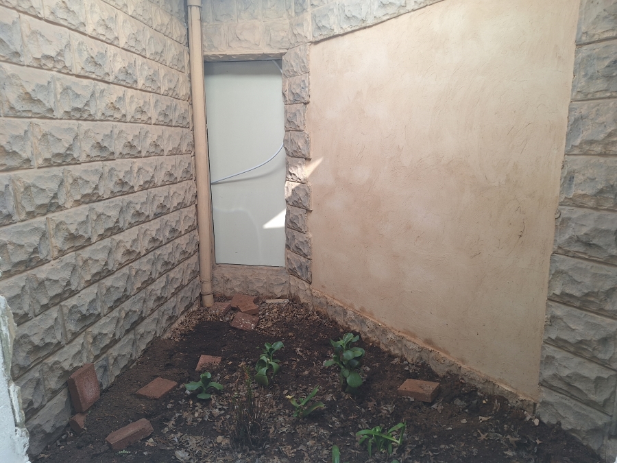To Let Commercial Property for Rent in Eldoraigne Gauteng